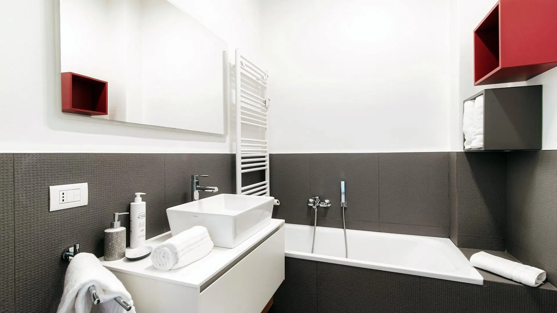 Contrada Sant'Elia - By Myhomeincomo Apartment Como